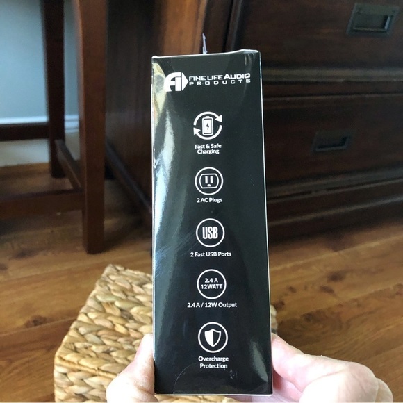 Multi outlet wall plug, 2 AC outlets & 2 Fast USB charging ports - Picture 4 of 4